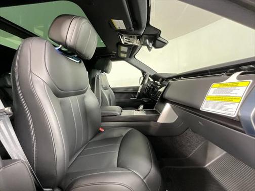 2025 Land Rover Range Rover P530 SE 7 Seat
