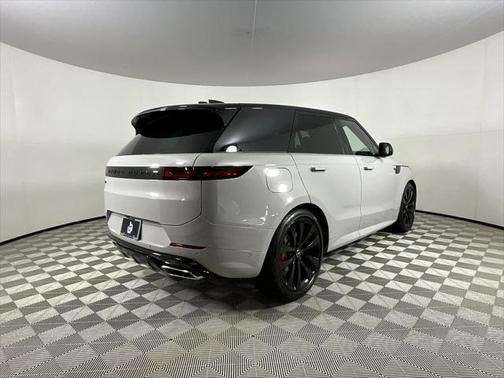 2025 Land Rover Range Rover Sport SE