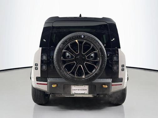 Borasco Grey Metallic 2026 Land Rover Defender P635 OCTA