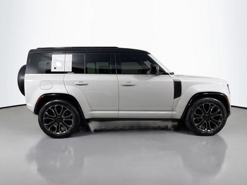 Borasco Grey Metallic 2026 Land Rover Defender P635 OCTA