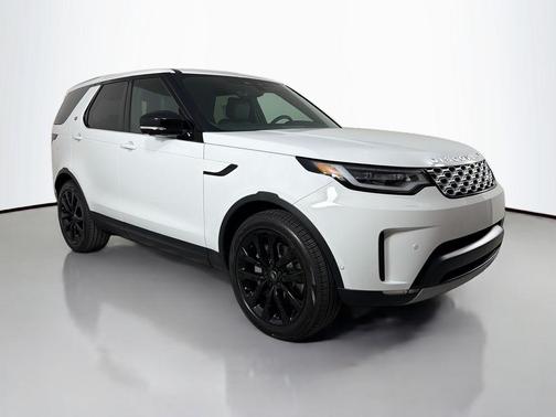 Fuji White 2026 Land Rover Discovery S