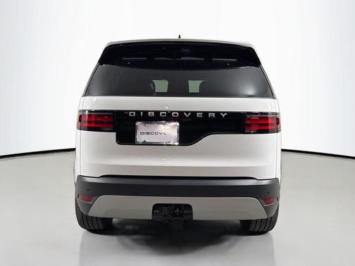 Fuji White 2026 Land Rover Discovery S