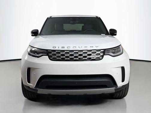 Fuji White 2026 Land Rover Discovery S