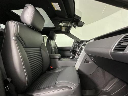 2025 Land Rover Discovery P300 S