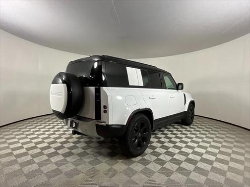 2025 Land Rover Defender 110 P400 S