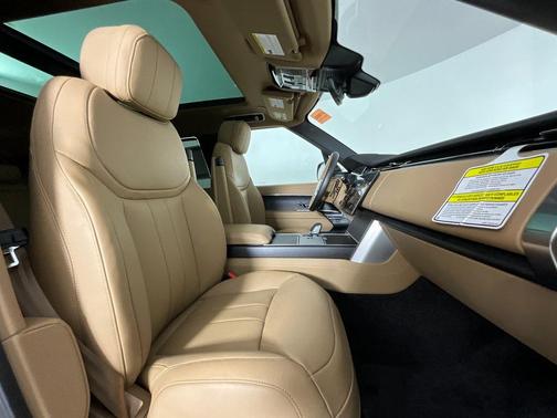 2025 Land Rover Range Rover P550e SE
