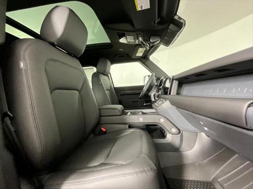 2025 Land Rover Defender 110 P300