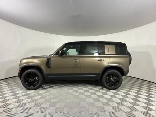 2025 Land Rover Defender 110 P300