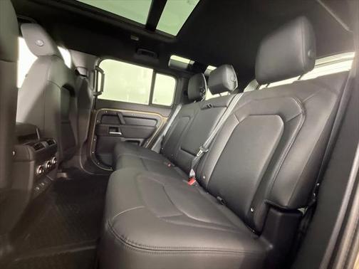 2025 Land Rover Defender 110 P300