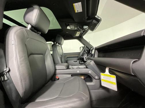 2025 Land Rover Defender 110 P400 S