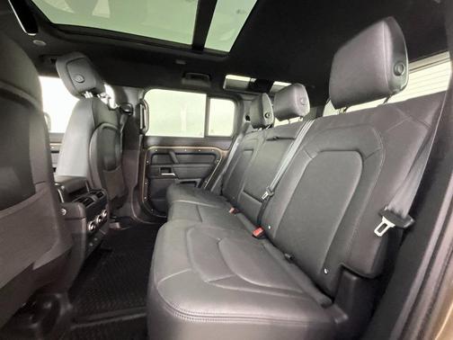 2025 Land Rover Defender 110 P400 S