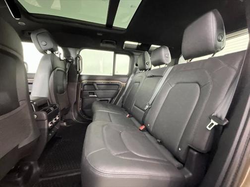 2025 Land Rover Defender 110 P400 S