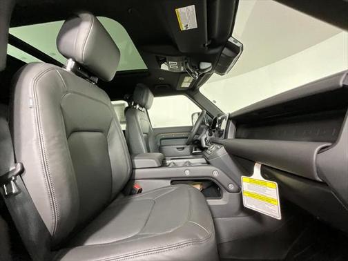 2025 Land Rover Defender 110 P400 S