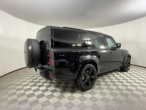 2025 Land Rover Defender 130 P400 X-Dynamic SE
