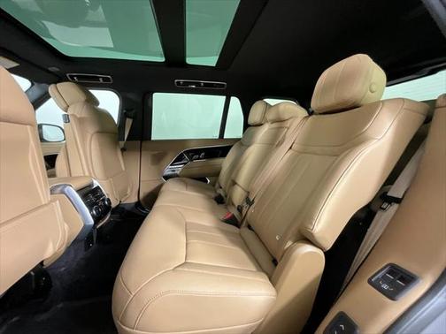 2025 Land Rover Range Rover P400 SE 7 Seat