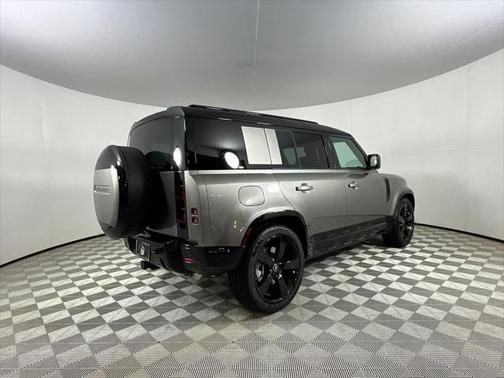 2025 Land Rover Defender 110 P400 X-Dynamic SE