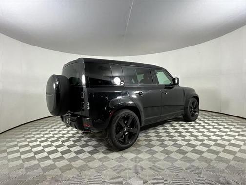 2025 Land Rover Defender 110 V8