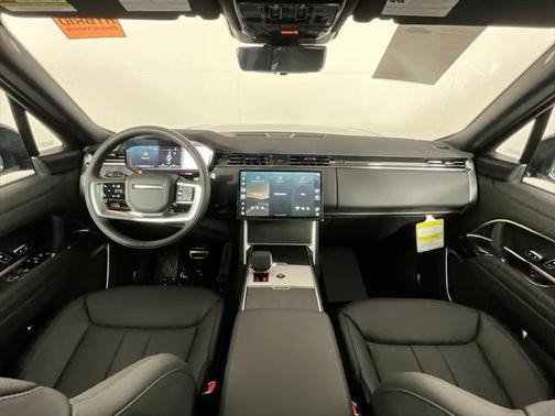 2025 Land Rover Range Rover P550e SE