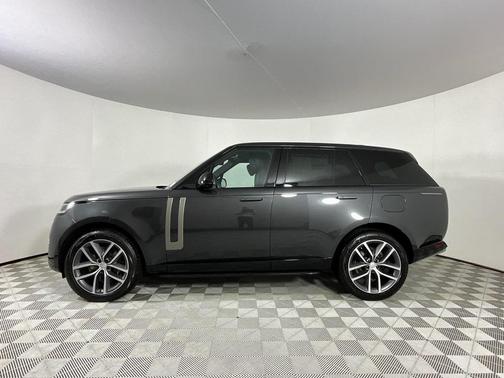 2025 Land Rover Range Rover P550e SE