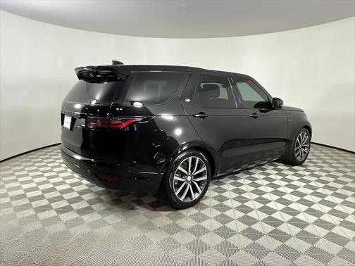 2024 Land Rover Discovery P360 Dynamic SE