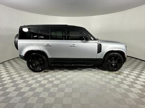 2024 Land Rover Defender 110 P400 X-Dynamic SE
