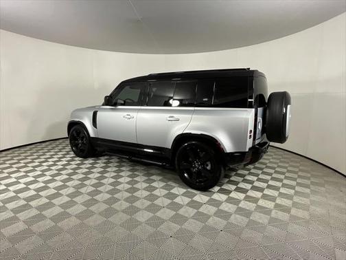 2024 Land Rover Defender 110 P400 X-Dynamic SE