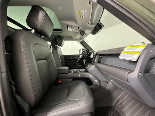 2026 Land Rover Defender P400 X-Dynamic SE