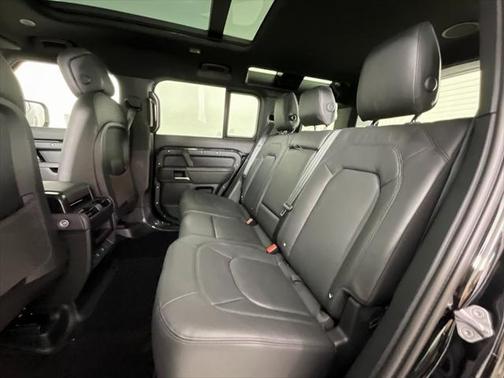 2025 Land Rover Defender X-Dynamic SE