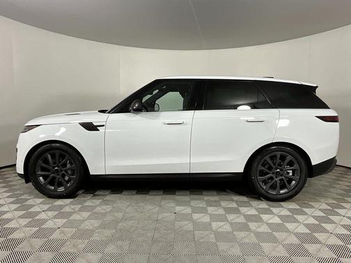 Fuji White 2026 Land Rover Range Rover Sport SE