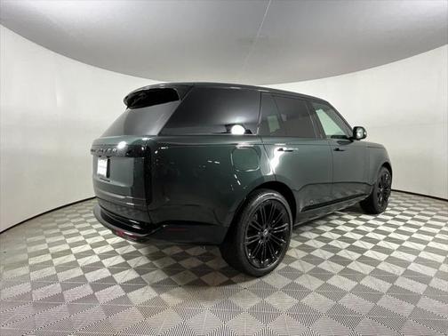 2025 Land Rover Range Rover P530 SE