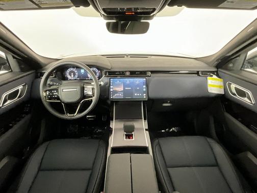 2026 Land Rover Range Rover Velar P250 SE R-Dynamic