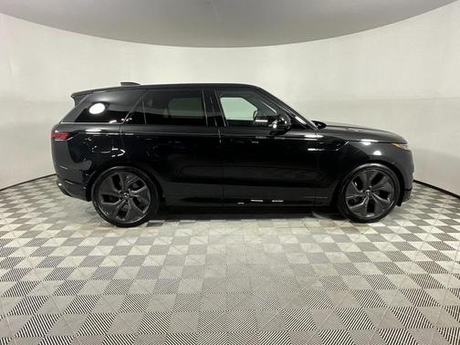 2025 Land Rover Range Rover Sport SE