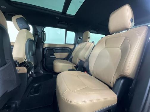 2025 Land Rover Defender 130 P400 X-Dynamic SE