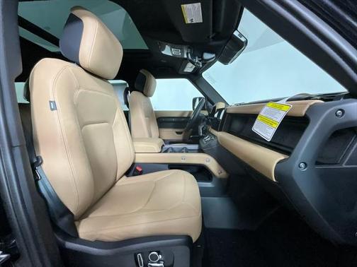 2025 Land Rover Defender 130 P400 X-Dynamic SE