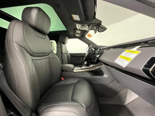 2025 Land Rover Range Rover Sport SE