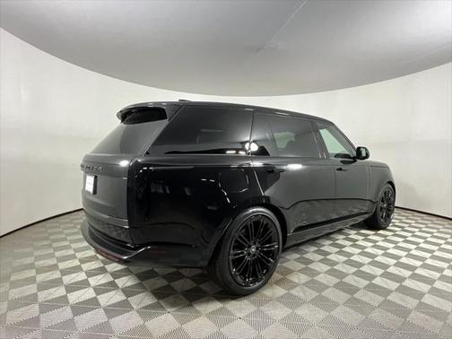 2025 Land Rover Range Rover P530 SE 7 Seat