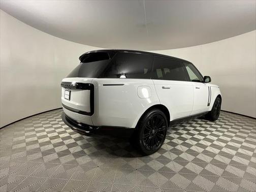 2025 Land Rover Range Rover P530 SE 7 Seat