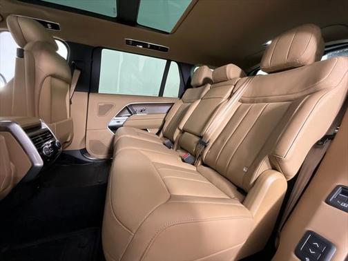 2025 Land Rover Range Rover P530 SE 7 Seat