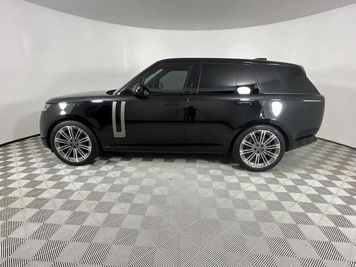 2025 Land Rover Range Rover P530 SE