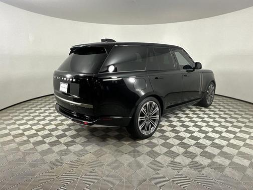 2025 Land Rover Range Rover P530 SE
