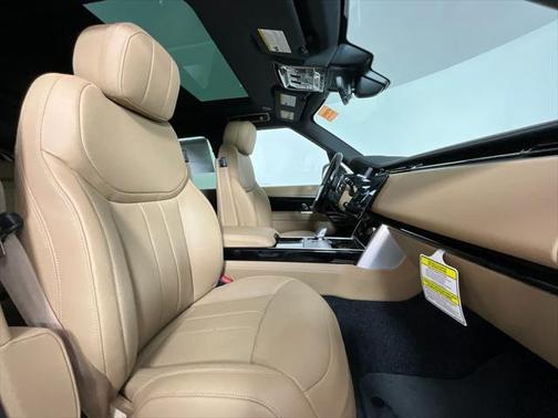 2025 Land Rover Range Rover P550e SE