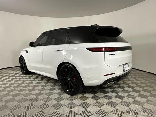 2025 Land Rover Range Rover Sport SE