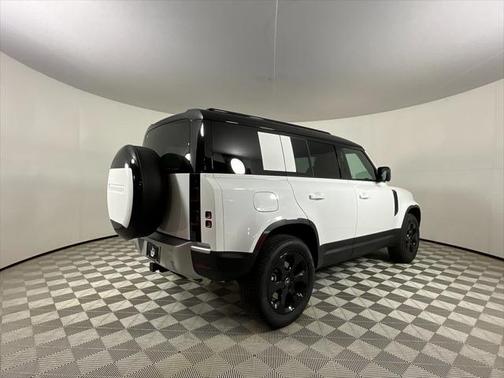 2025 Land Rover Defender 110 P400 S