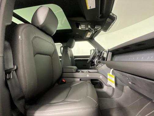 2025 Land Rover Defender 110 P400 S