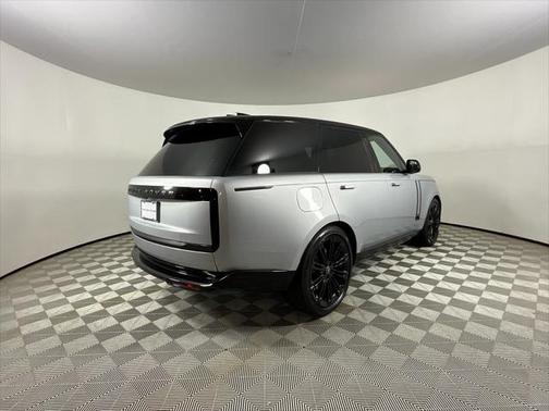 2025 Land Rover Range Rover P530 SE