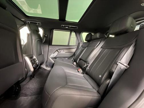 2025 Land Rover Range Rover P530 SE