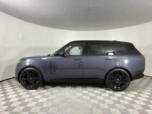 2025 Land Rover Range Rover P400 SE
