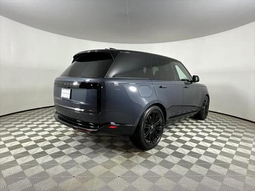 2025 Land Rover Range Rover P400 SE