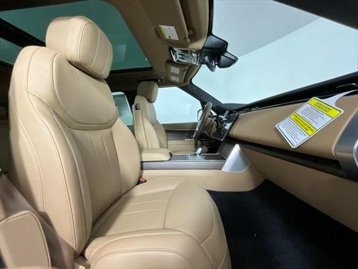 2025 Land Rover Range Rover P400 SE
