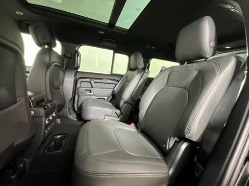 2025 Land Rover Defender 130 P400 X-Dynamic SE